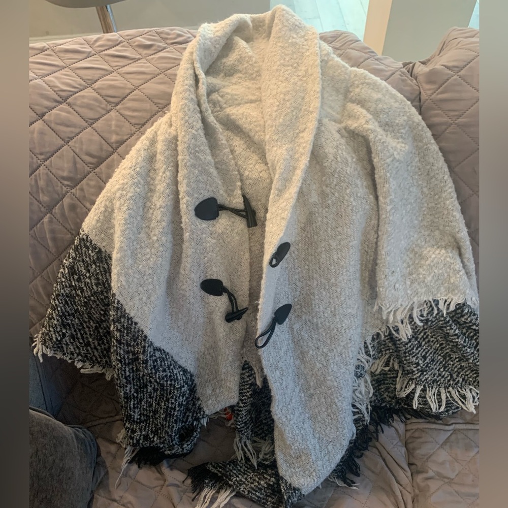 Grey and black ombré Shaw poncho s-XL one size